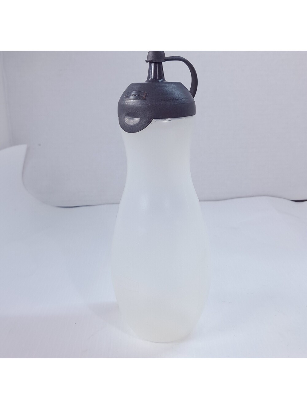 Rubbermaid Condiment Squeeze Squirt Bottle Dispenser Gray Flip Top Lid 395d 395